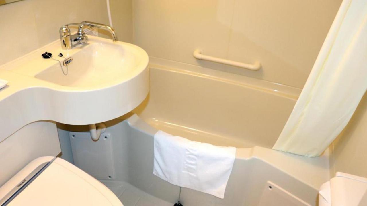 Toyoko Inn Hon-Atsugi-Eki Minami-Guchi Esterno foto