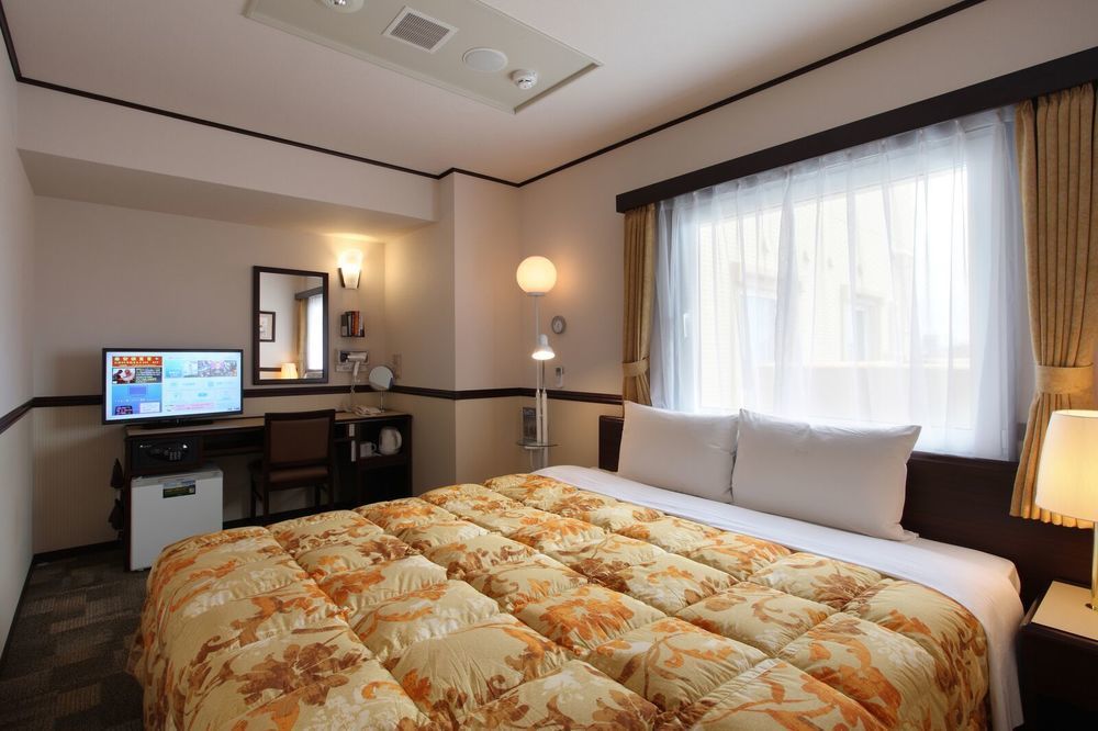 Toyoko Inn Hon-Atsugi-Eki Minami-Guchi Esterno foto