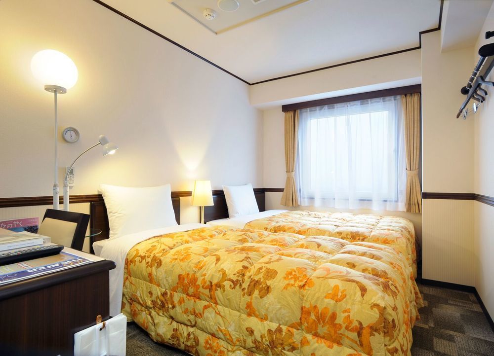 Toyoko Inn Hon-Atsugi-Eki Minami-Guchi Esterno foto