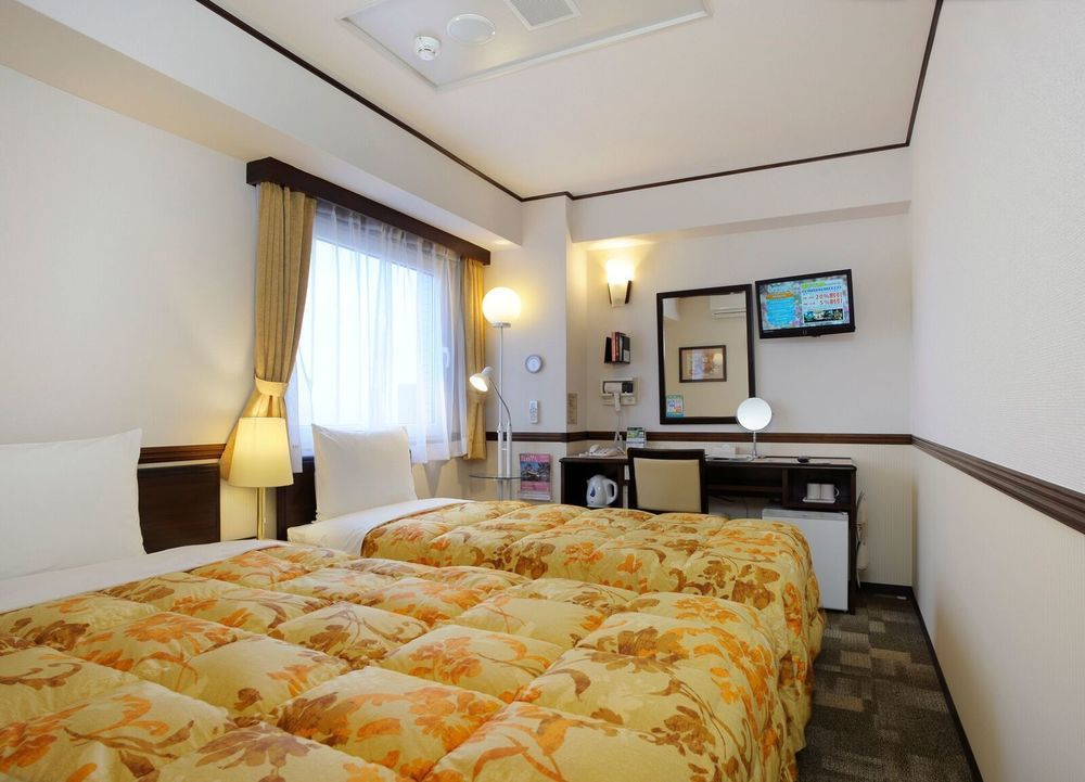 Toyoko Inn Hon-Atsugi-Eki Minami-Guchi Esterno foto